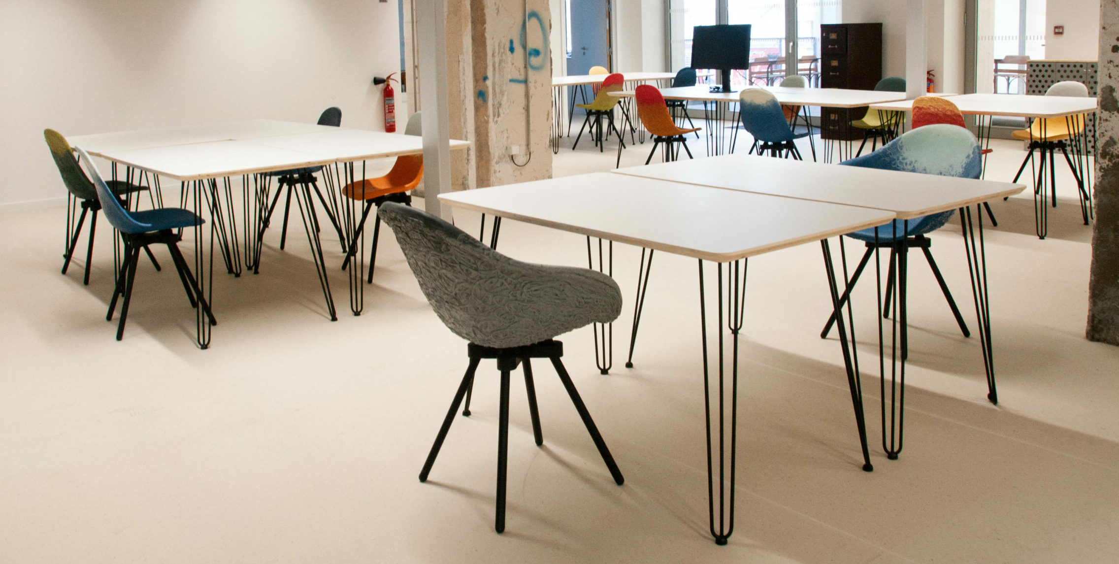 Table de bureau à Molsheim : Gris Bois vous aide à créer un environnement de travail agréable et organisé